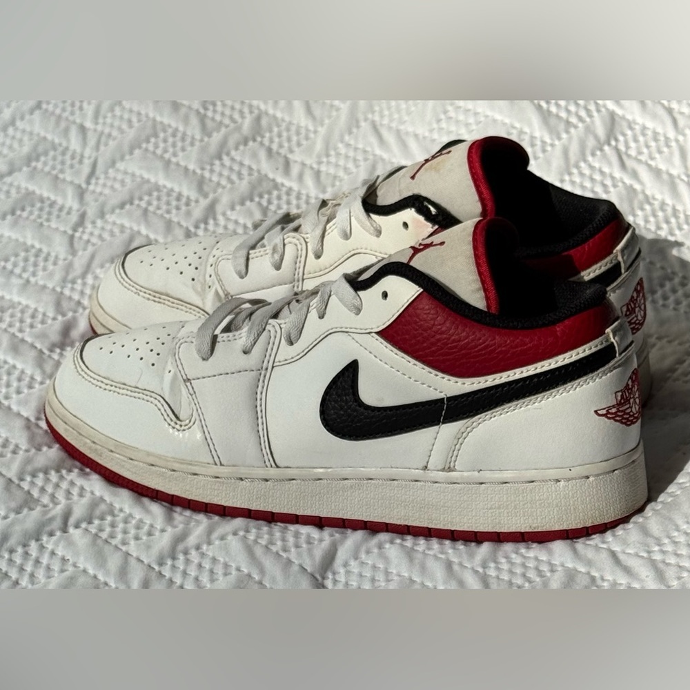 Nike Air Jordan 1 Low GS White Red Black Sneakers Big Boy Youth 7Y Woman 8.5 - Picture 15 of 15
